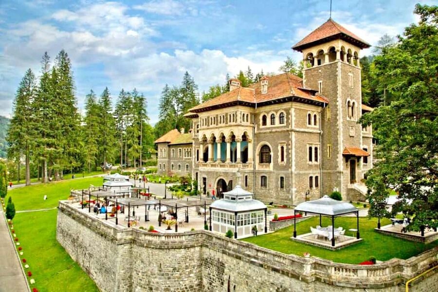 3 Castles Tour From Bucharest: Peles, "Wednesday" & Dracula - Bran Castle: Dracula legends plus real medieval rooms