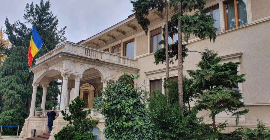 6h Communism Tour in Bucharest with Ceausescu Mansion - Victory Avenue: communist blocks with a French architectural side quest