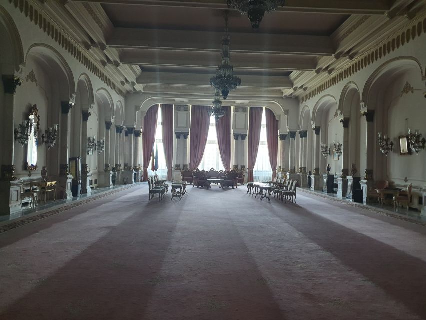 6h Communism Tour in Bucharest with Ceausescu Mansion - What makes the guide component a big deal