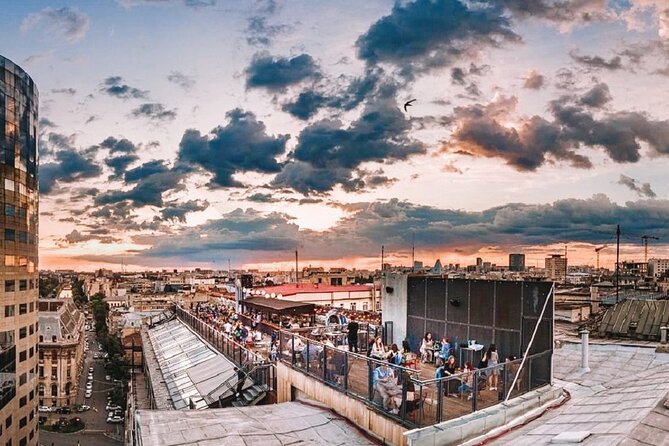Bar Crawling - Expirat Halele Carol: a very short final stop built for socializing