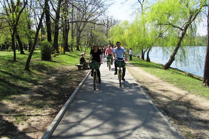 Bicycle Sightseeing in Bucharest - Arcul de Triumf: a triumphal arch lesson in five minutes