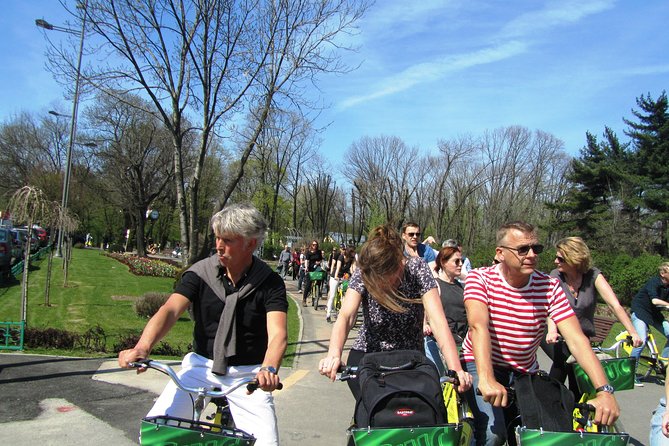 Bucarest à vélo - Palace of Parliament: why the world’s heaviest building grabs your attention