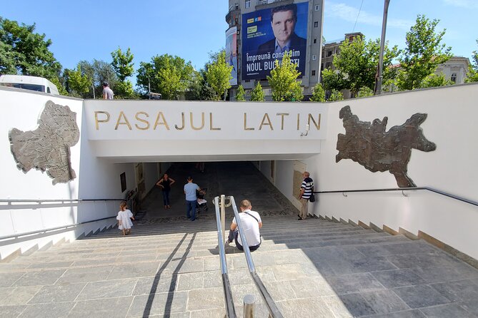 Bucarest Recorrido Peatonal Personalizado - Adriana Chirau: the difference between a good guide and a great one