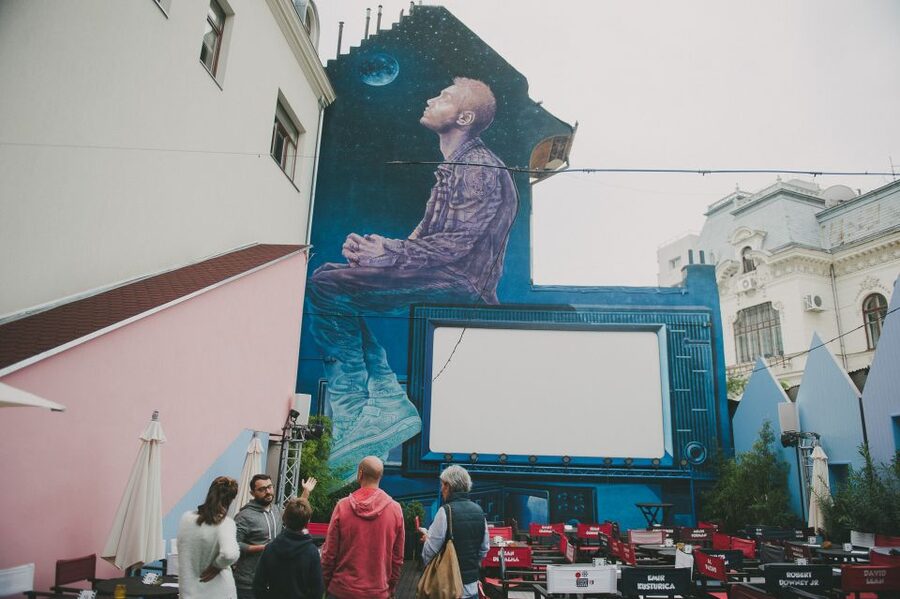 Bucharest Alternative Walking Tour - First Murals and Secret Hangouts in the Neighborhoods