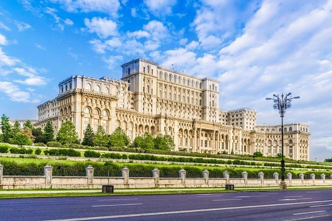 Bucharest City Tour and Wine Tasting – 2.5 hours - Revolution Square to Arcul de Triumf: A Quick Step Back, Then Forward