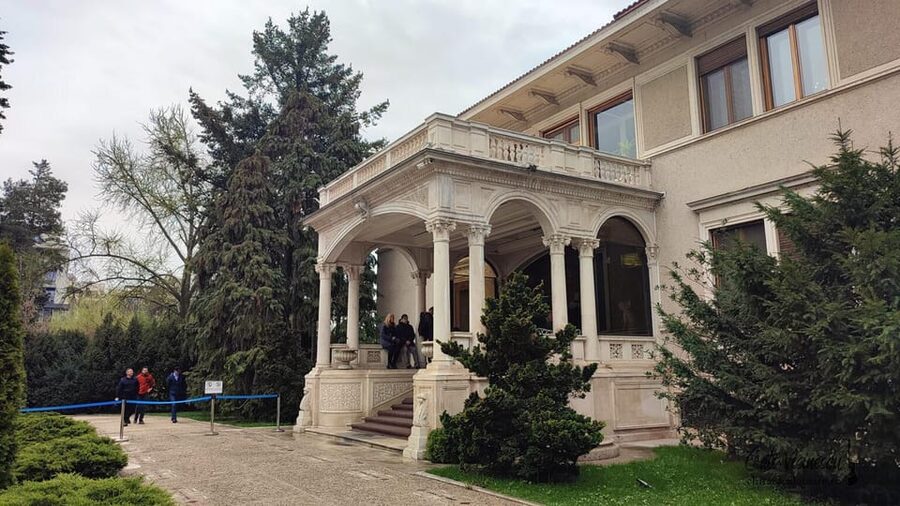 Bucharest city tour by car - From Triumphal Arch to Ceaușescu’s House: A City Built in Stories