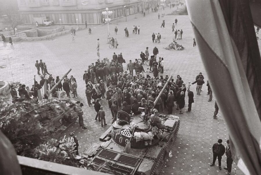 Bucharest Communism: From Lenin to Ceausescu - Old Town, University Square, the Royal Palace: culture and authority under scrutiny