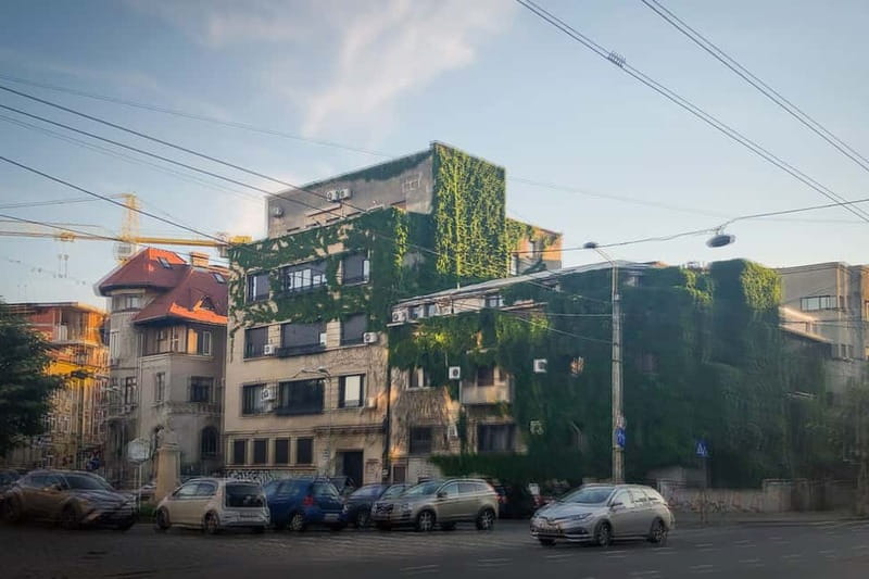 Bucharest: Craft Beer Tour with Traditional Meal - Making sense of Bucharest’s western vs oriental city planning