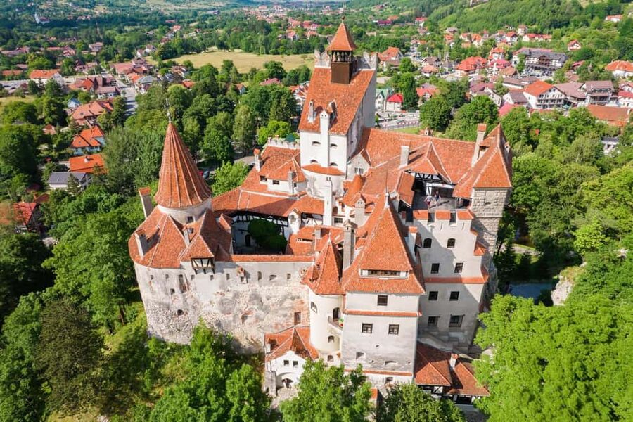 Bucharest : Dracula Castle, Peleș Castle & Brașov Day Trip - Peleș Castle in Sinaia, Where Royal Details Feel Almost Too Perfect