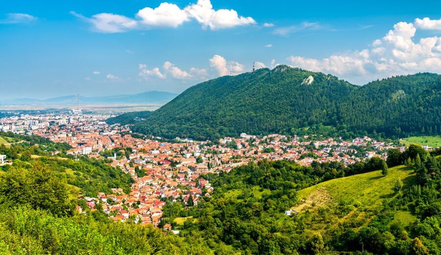 Bucharest: Dracula Castle, Peles Castle & Brasov Guided Tour - Brașov walking tour: Council Square and the Black Church
