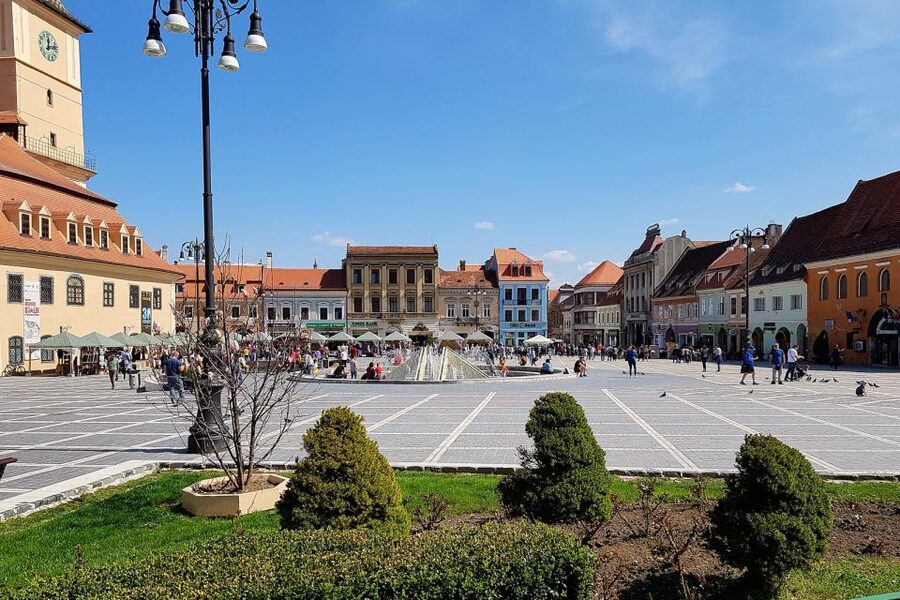 Bucharest: Dracula Castle, Peles Castle & Brasov Old Town - Brașov Old Town Free Time: Where the Trip Breathes