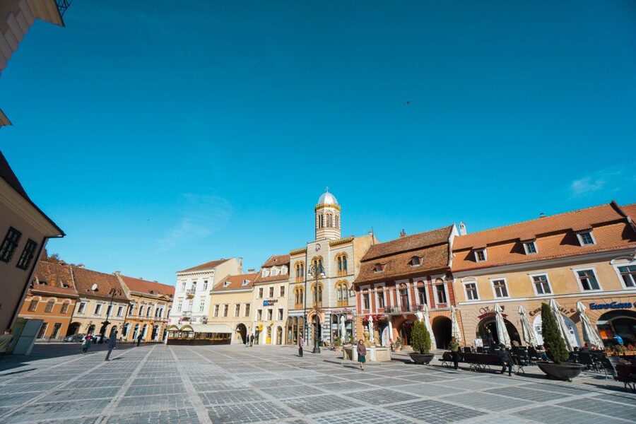 Bucharest: Dracula's Castle, Peles Castle, & Brasov Old Town - Bran Castle and the Dracula story: myth plus a real border fortress