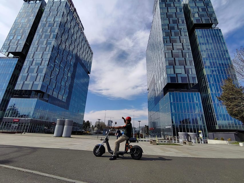 Bucharest electric city tour by Smart Balance #green - Bucharest’s big sights on one loop, from fountains to the Triumphal Arch