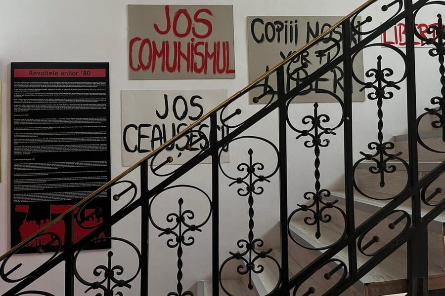 Bucharest: Entry ticket at the Museum of Communism - Downstairs coffee and drinks, plan your spending