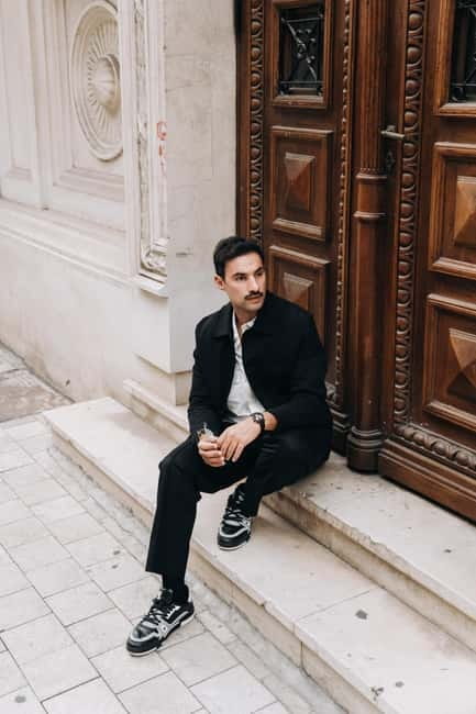 Bucharest: Essential Photo Session in the Charming Streets - Posing support that actually helps