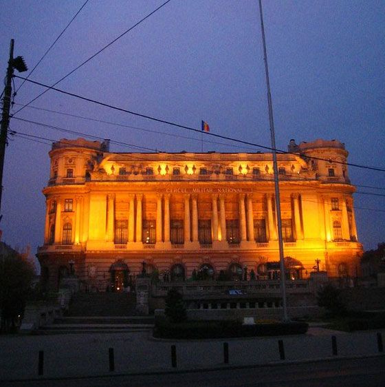 Bucharest Evening Tour and Traditional Dinner - Bucharest at 7:00 PM, when the city turns into a story