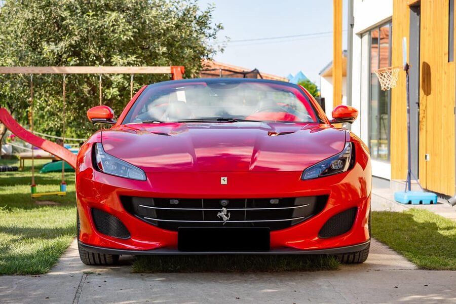 Bucharest: Ferrari Driving Experience - MEDIUM 30min - Bucharest Squares and a Ferrari Portofino, the perfect combo