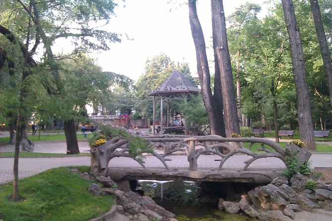Bucharest Ghosts Stories and Mythology - Parcul Ion Voicu: a real park pause for strigoi stories