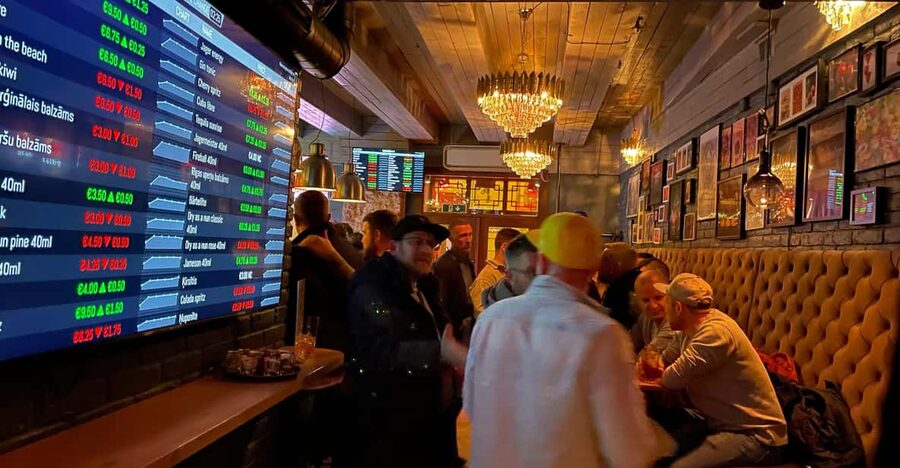 Bucharest Guided Pub Crawl - Guides, photos, and the surprise show for celebrations