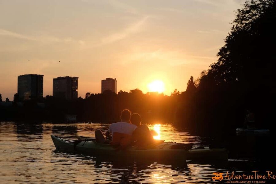 Bucharest: Herăstrău Lake Kayak or SUP Tour with Guide - Key things to know before you go