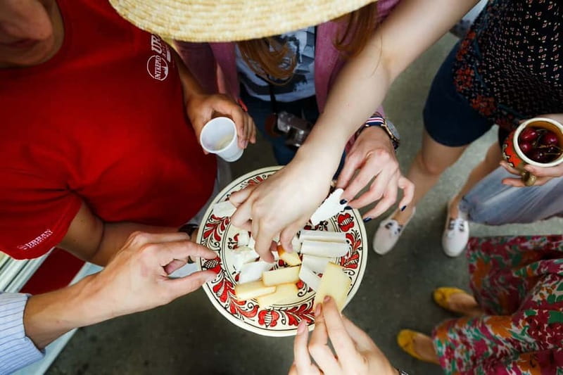 Bucharest: Hidden Markets Walking Tour with Tastings - Key things to know before you go