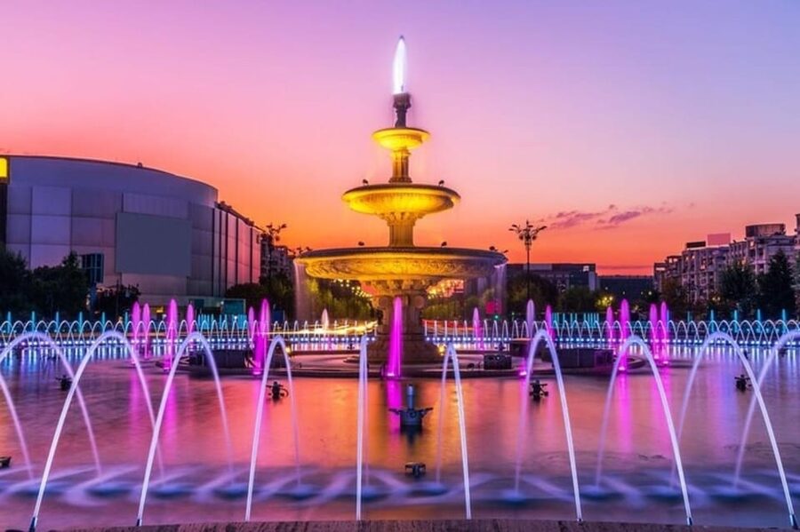 Bucharest : Highlights & Hidden Gems Walking Tour - Finding the meeting point in Lipscani, fast and stress-free