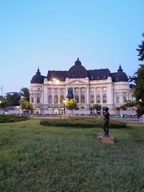 Bucharest: Hop-on Hop-off minibus & Village Museum visit - A short tour that still makes Bucharest feel understandable