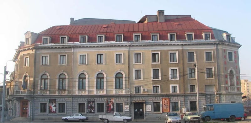 Bucharest: Jewish Heritage Private Walking Tour (group of 8) - Piaţa Timpului to the Old Jewish Neighborhood: how the tour starts