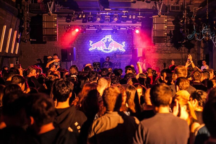 Bucharest: Night Life Tour - The Smart-Casual Warm-Up: Classy Mixology or a Rooftop Lounge