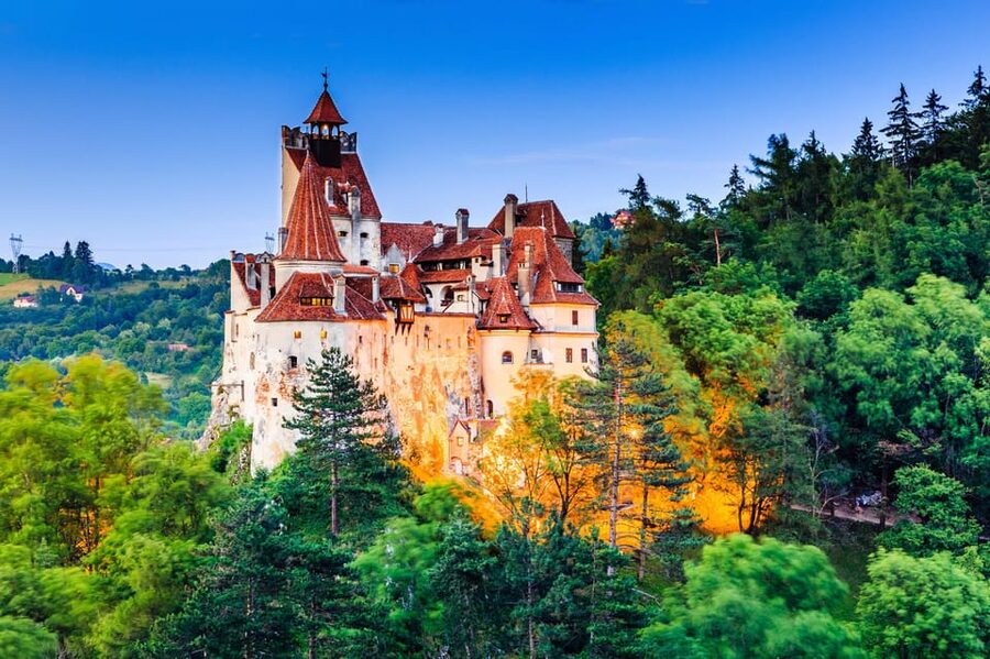 Bucharest: Peles Castle, Bran Castle, & Brasov Full-Day Tour - Bran Castle, Dracula’s shadow and the fortress reality
