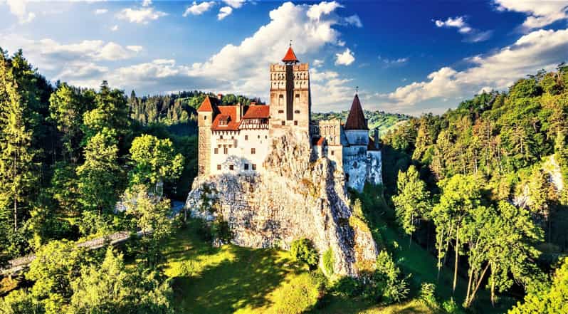 Bucharest: Peles Castle, Bran Castle, & Brasov Old Town Tour - Sinaia stop and Peles Castle, the royal residence you want to see first