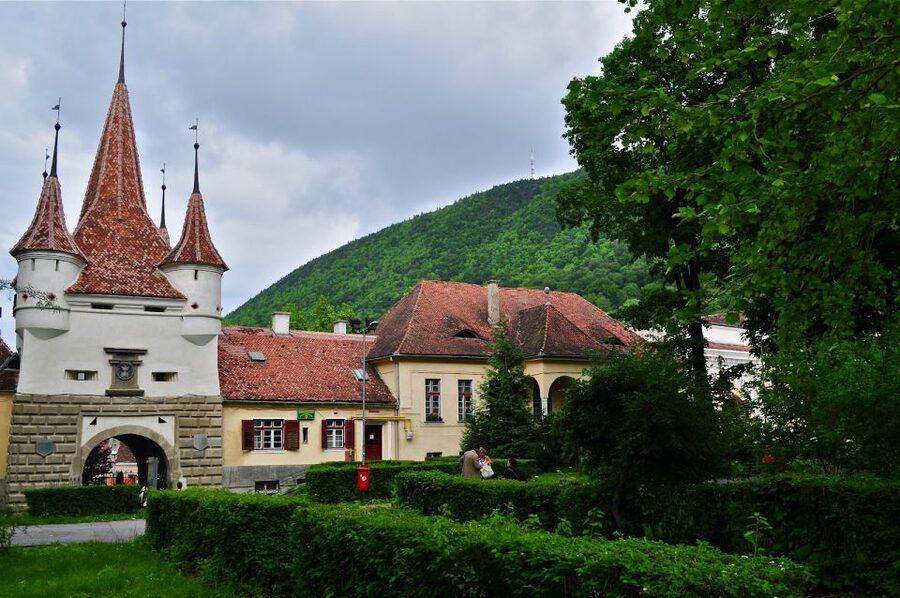 Bucharest: Peles Castle, Dracula's Castle and Brasov Tour - Brasov on foot: cobblestones, the Black Church, and fortress viewpoints