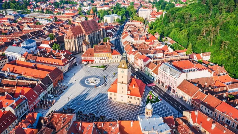Bucharest: Peles & Dracula's Castle and Brasov Full-Day Trip - On the bus: how the guide turns three sites into one story