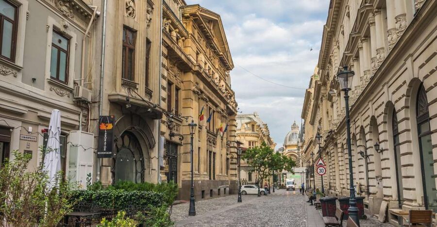 Bucharest: Private Exclusive History Tour with Local - Starting at New Saint George Church, then getting your bearings fast