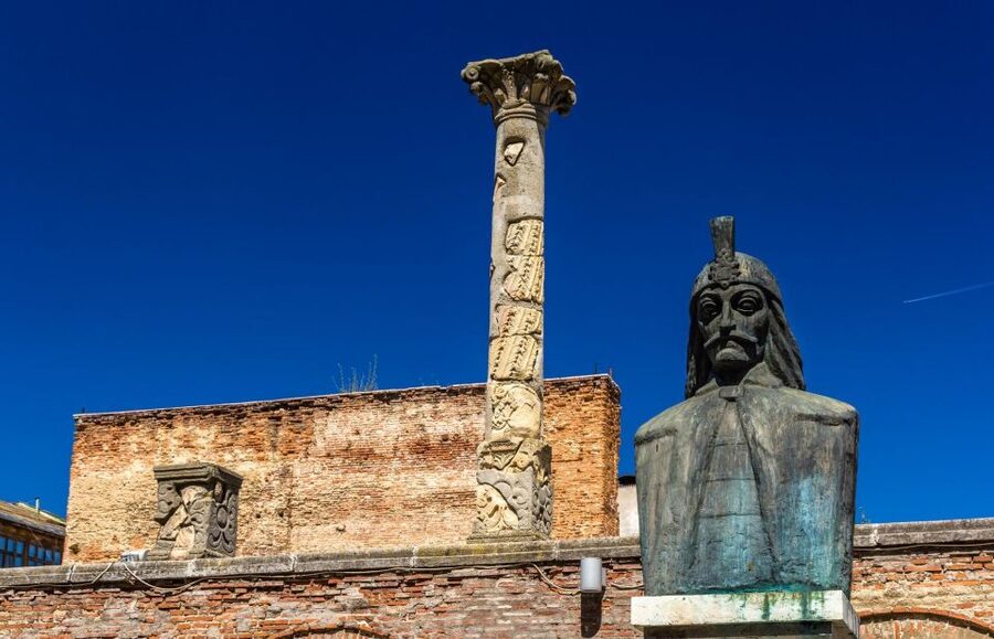 Bucharest: Private Exclusive History Tour with Local - How language history shows up in Romanian dialect