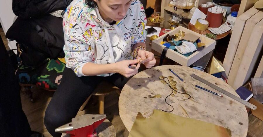 Bucharest: Real Roma Community - Crafting Workshop - The 60-minute walk: learning Roma realities through Bucharest landmarks