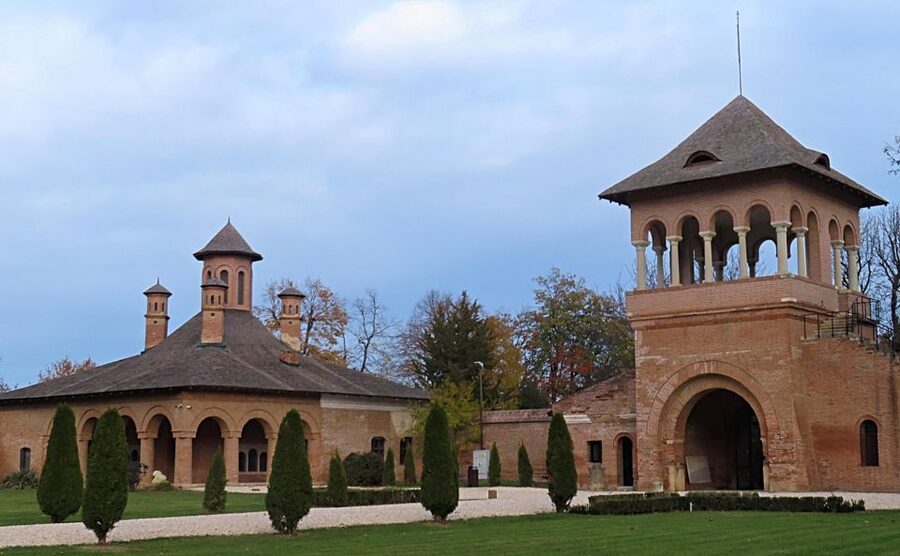 Bucharest Sightseeing Tour - Why Bucharest by bike works better than walking