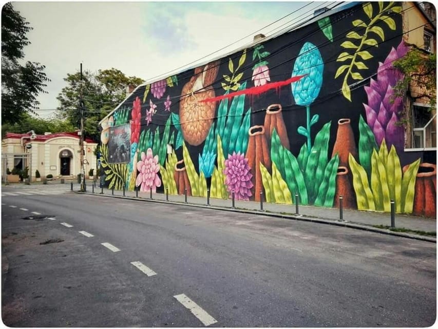 Bucharest : Street Art Walking Tour With A Guide - Meeting at Calea Dorobanți 5-7 and how the route keeps moving