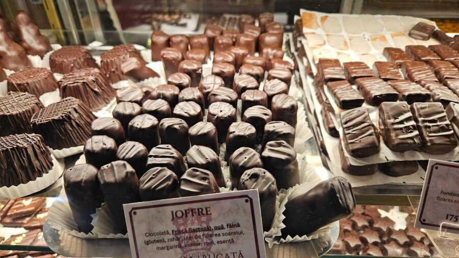 Bucharest: Sweet Delights History and Desserts Walking Tour - Calea Victoriei, Victory Street buildings, and the Little Paris payoff