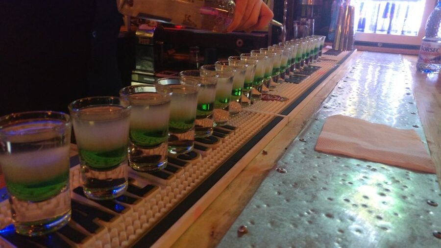 Bucharest: Weekend Pub Crawl - A club crawl that actually helps you make friends fast