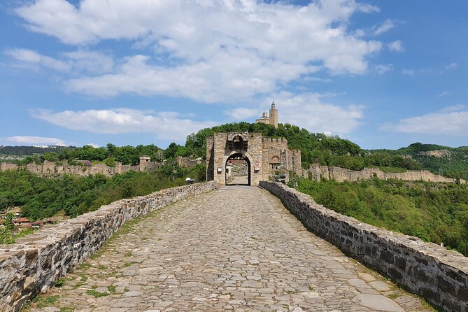 Bulgaria Day Trip: Basarabovo Monastery, Tsarevets & Arbanasi - Bulgaria in one day from Bucharest, and why that works