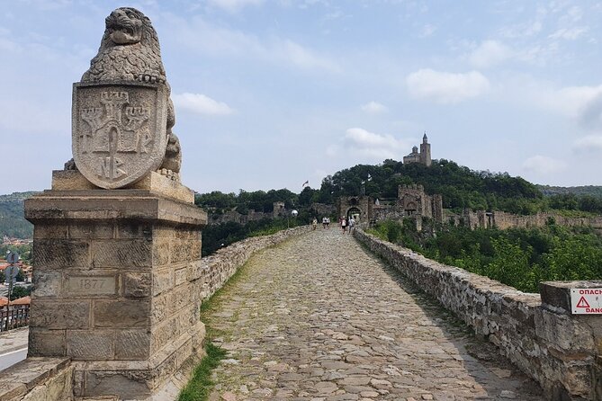 Bulgaria Day Trip: Basarabovo Monastery, Tsarevets & Arbanasi - Stop 2: Tsarevets in Veliko Tarnovo, UNESCO sights plus street life