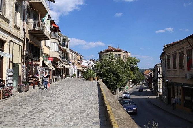 Bulgaria Day Trip: Basarabovo Monastery, Tsarevets & Arbanasi - Meals, tickets, and timing: how to stay comfortable