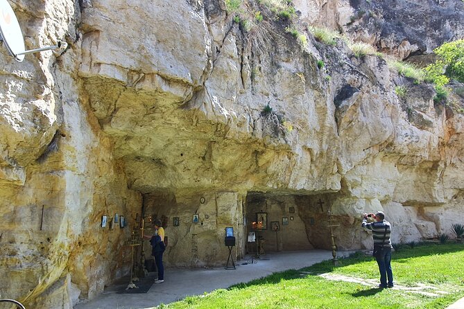 Bulgaria Day Trip - Private Tour from Bucharest - Veliko Tarnavo & Arbanasi - Food, Drinks, and Entrance Tickets: Where Your Money Actually Goes