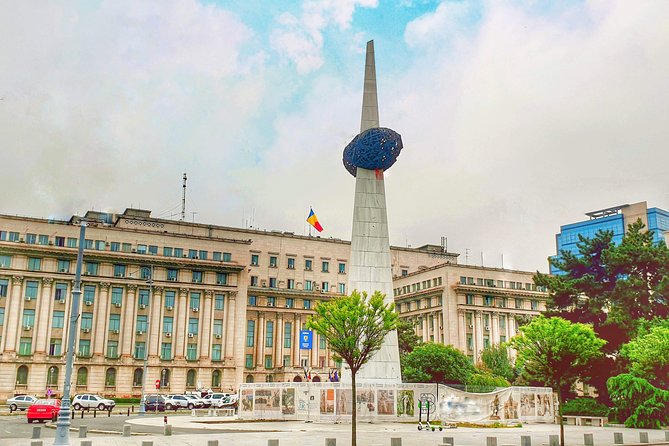 Communism Investigation Private Tour - Stop 2: Tomb of the Unknown Soldier, socialist symbolism in 30 minutes