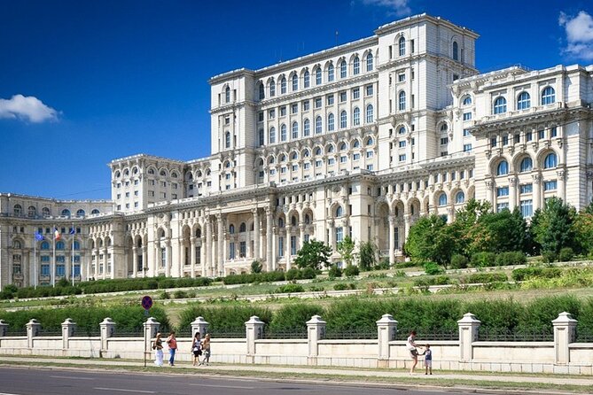 Communist Era Bucharest Tour - Where the walk starts: Manuc’s Inn and a smart meeting point