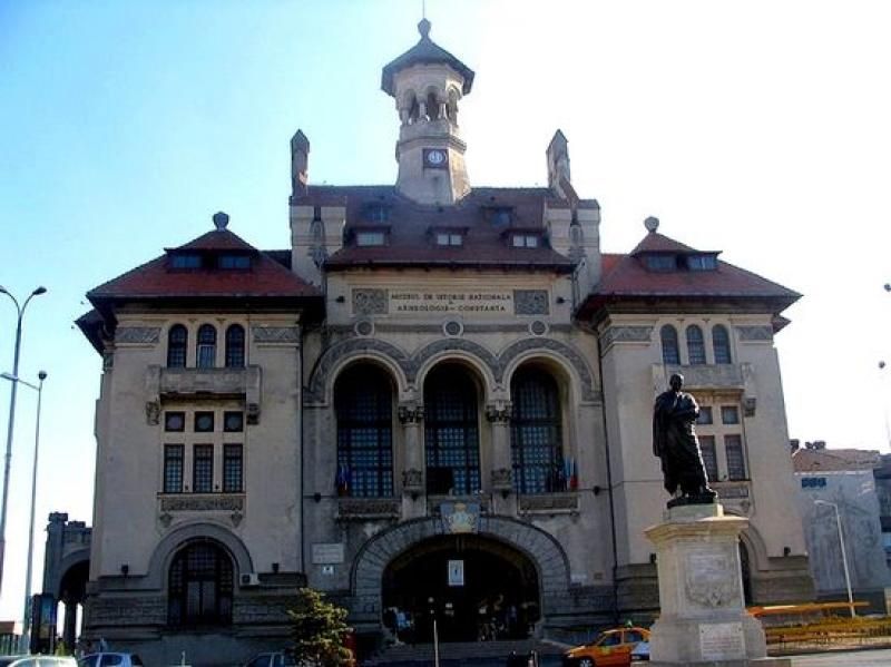 Constanta: Full Day Tour from Bucharest to the Black Sea - Aquarium Constanta and the harbor walk toward the Black Sea