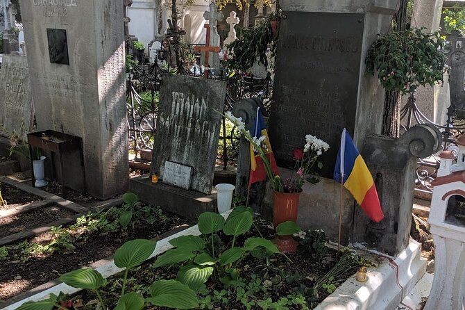 Darkside Tour of Bucharest - small group - Guides and storytelling style: humor, candid answers, and real engagement