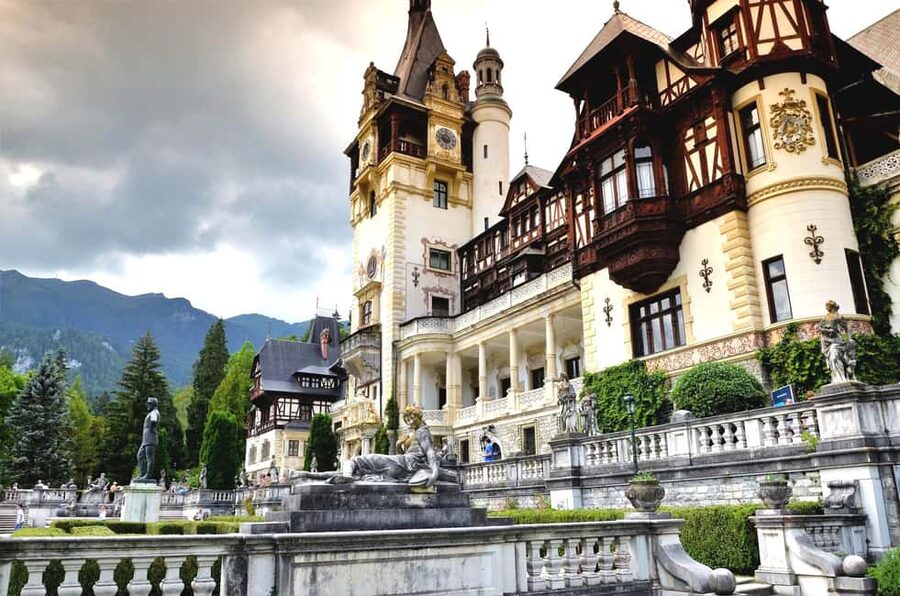 Dracula Castle, Peles and Brasov, 1-day tour from Bucharest - What to pack and how to make the day smoother