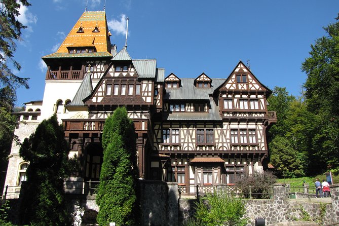 DRACULA CITY BREAK Bran Castle, Peles Castle Sinaia, Brasov City - Black Church Biserica Neagra: A Gothic Stop That Feels Bigger Than It Looks